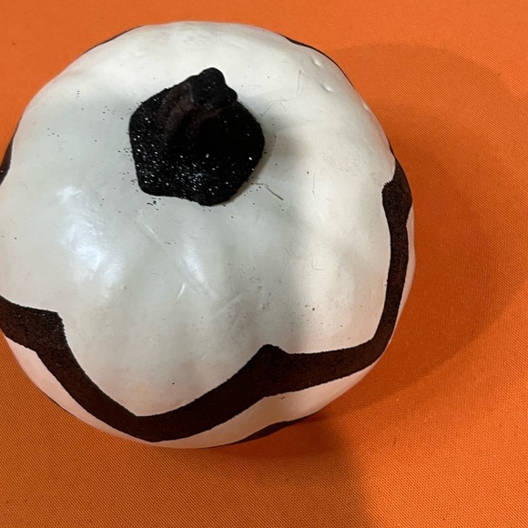 Halloween Skull and Pumpkin Decor set - Picture 4 of 16